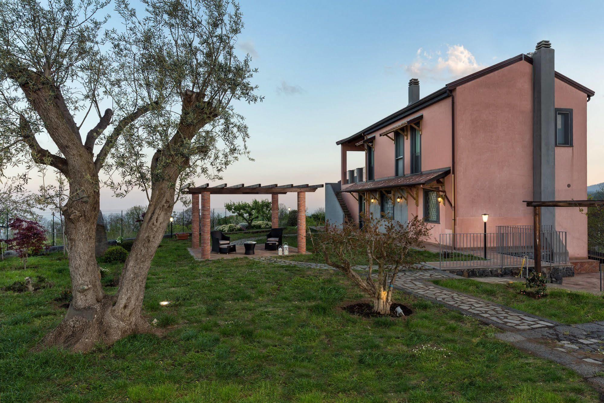 Nake Residenza Artistica Villa SantʼAlfio Eksteriør billede